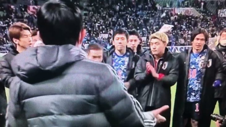 試合後のミーティング　堂安律の顔