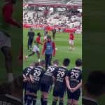 試合前練習で子供達に優しく微笑む伊東純也 #footballshorts #stadedereims #伊東純也