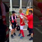 まさかの！？奇跡か！プロサッカー選手の伊東純也選手！？に会うことができた親子⚽️😍⚽️　#shorts #伊東純也＃サッカー