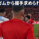 試合終了後にベリンガムから握手求められる浅野拓磨