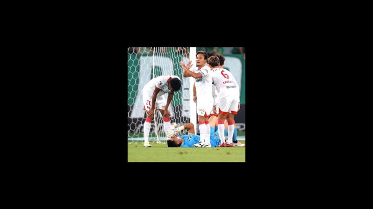 名古屋グランパスに緊急事態！GKシュミットが負傷交代