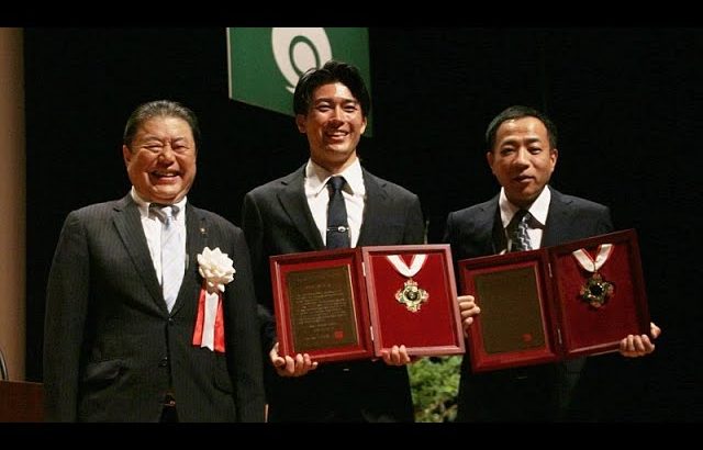 ナイツ・塙さん、サッカー代表・中村敬斗さん、ステージで２人が並んだ！　我孫子市が市民文化スポーツ栄誉章
